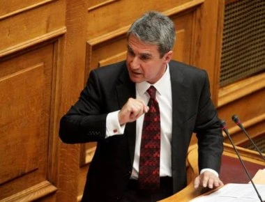 «Καρφιά» Αν. Λοβέρδου για το ντύσιμο βουλευτών: «Δε γίνεται να μπαίνουν στη Βουλή με περιβολή πλαζ και προπόνησης»